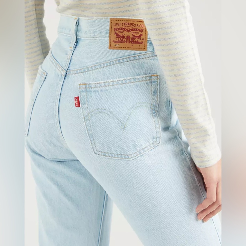 Levi’s 501 Original Fit Women’s Jeans in color Ojai Lake 31x30